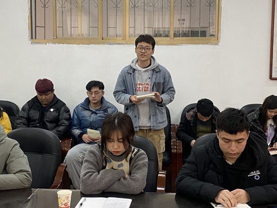 第十届全国大学生广告艺术大赛国家优秀奖获得者、校级优秀学生记者张怀旭同学发言