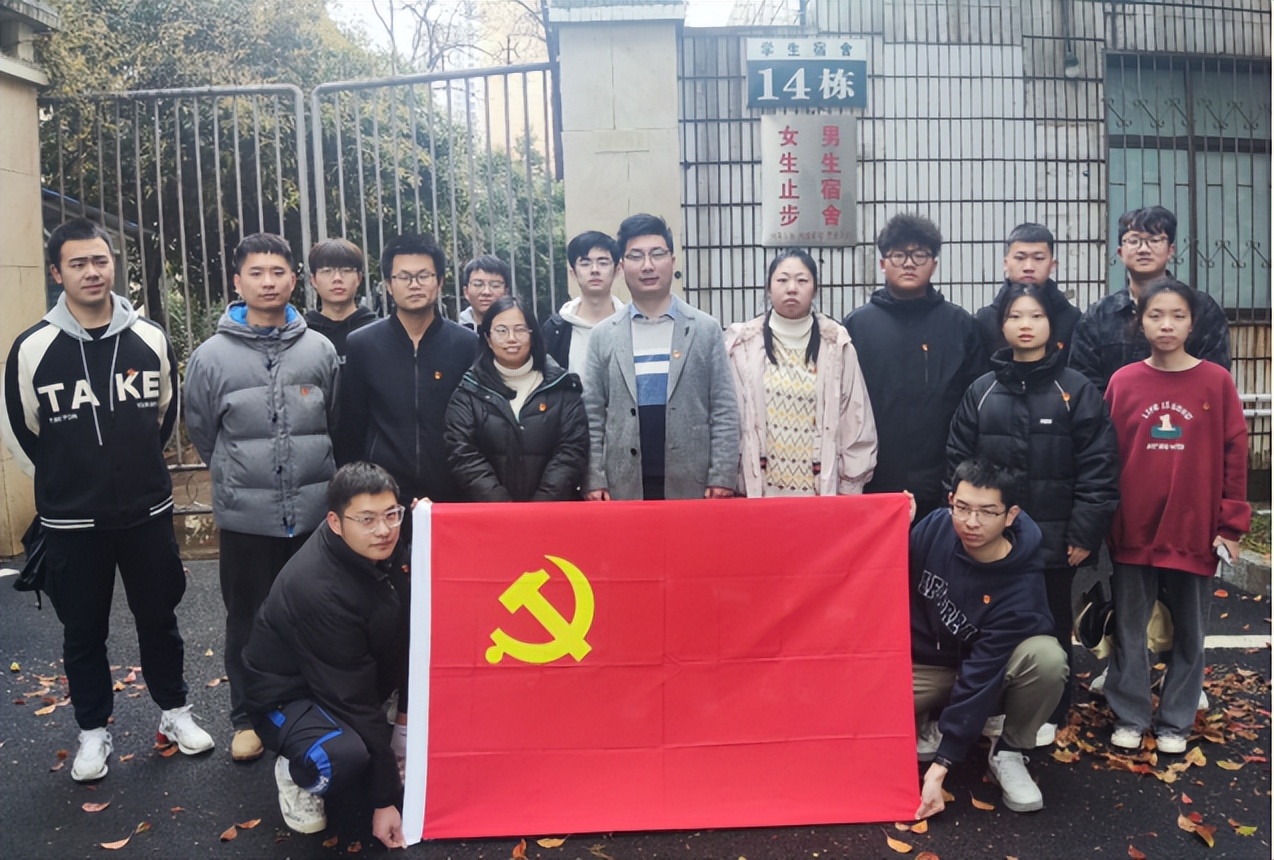 (“育人在心,情暖到寝”活动)