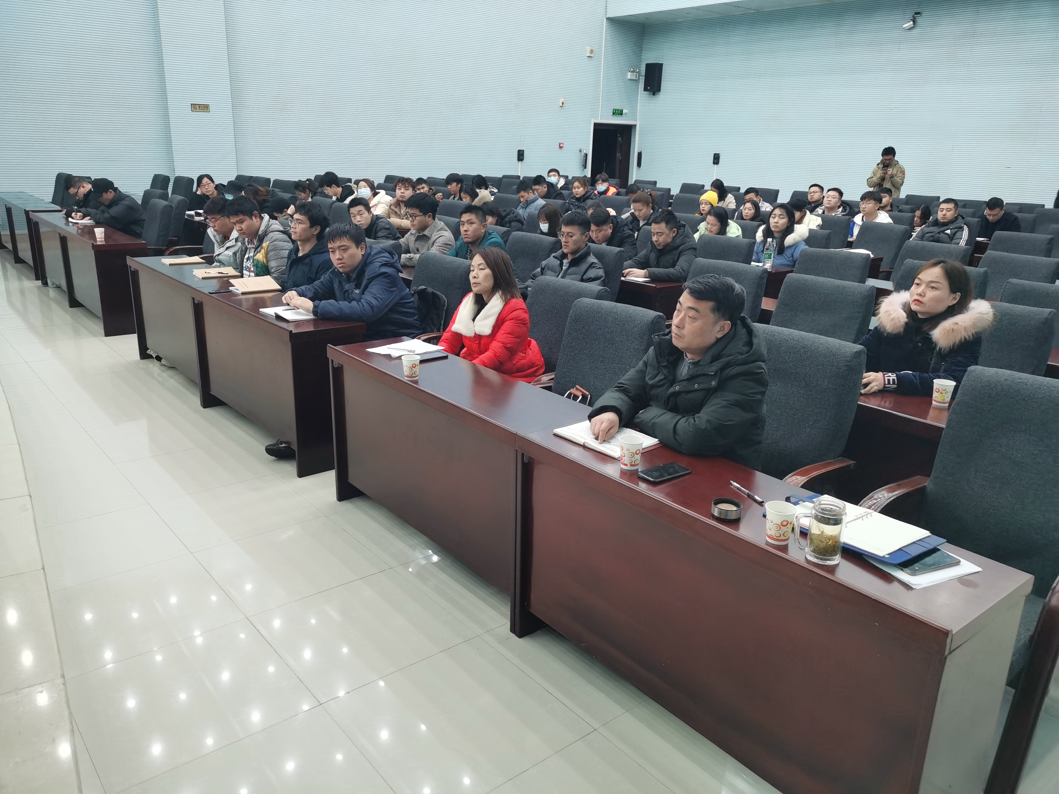 图一:研究生教育教学部师生参会现场