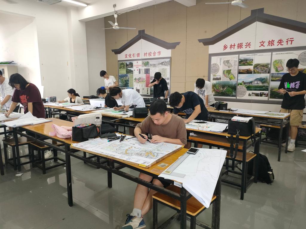 图二:我校校赛参赛选手的比赛现场