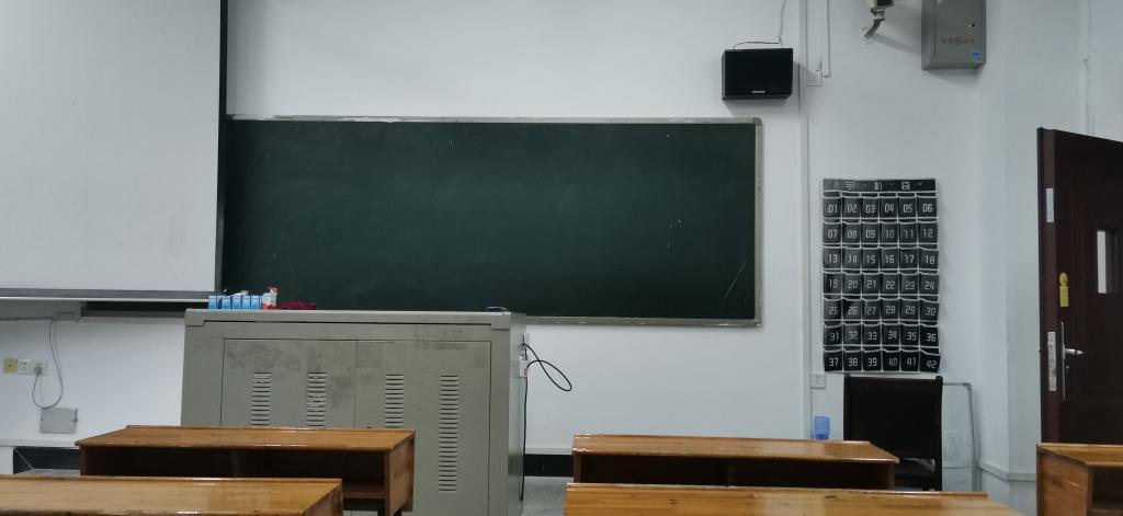 一尘不染的教室