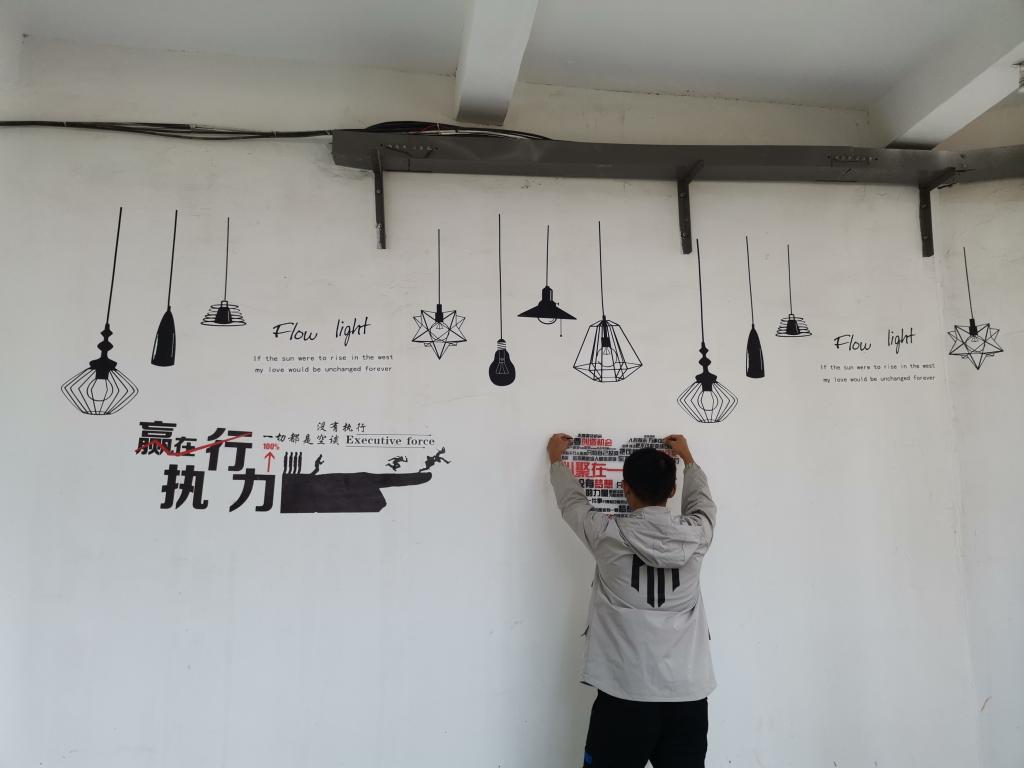 (易班学生干部在认真工作)