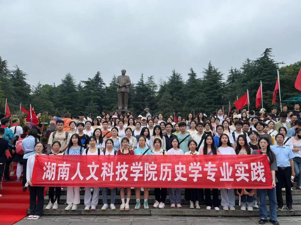 (在铜像广场感悟毛泽东思想)