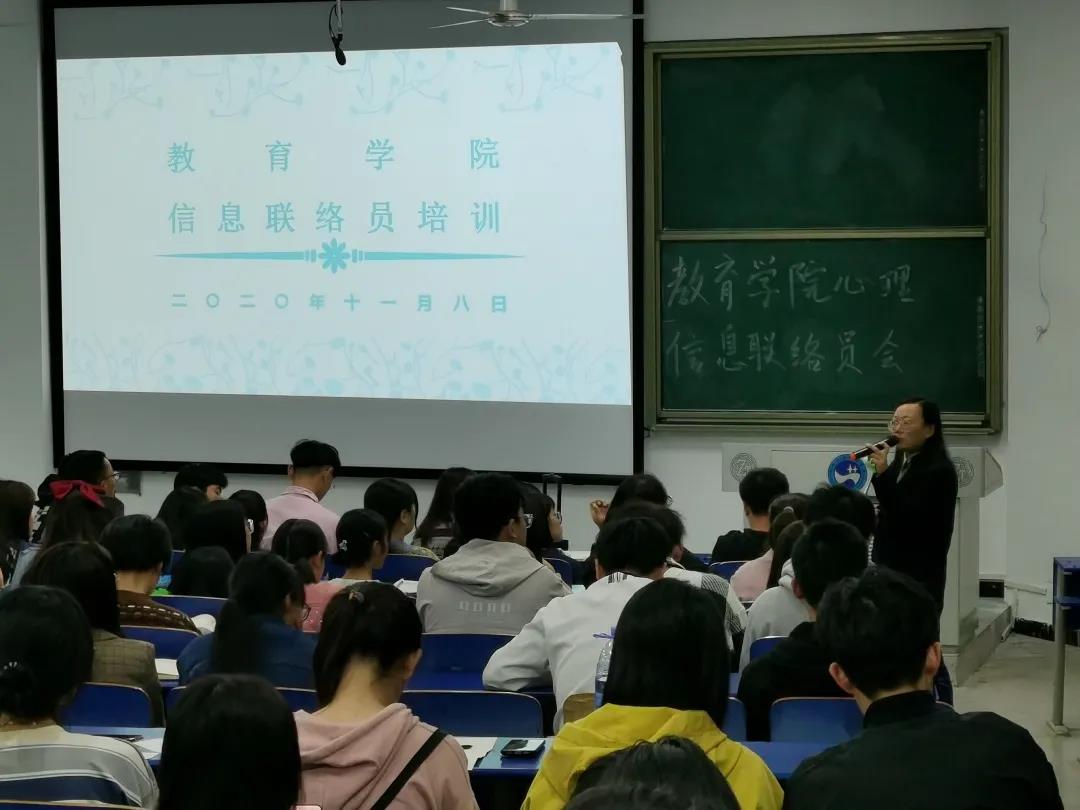 副书记李霞在发表讲话