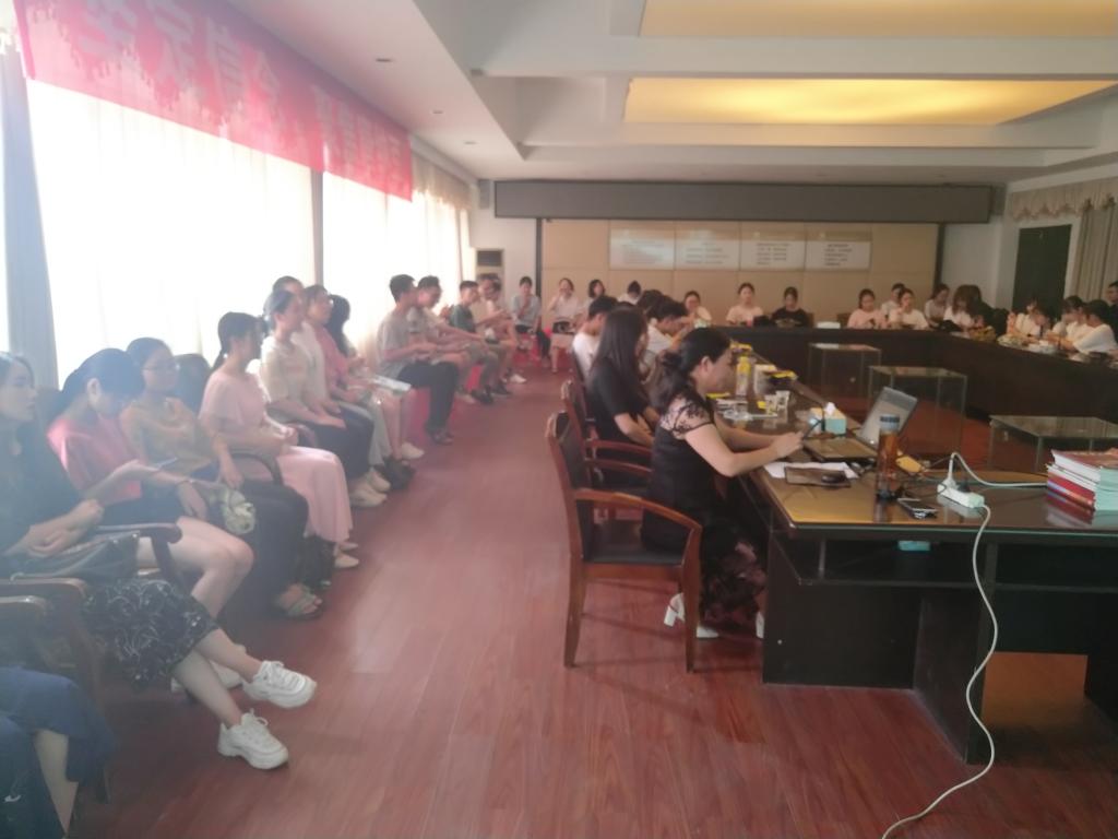 观摩座谈现场