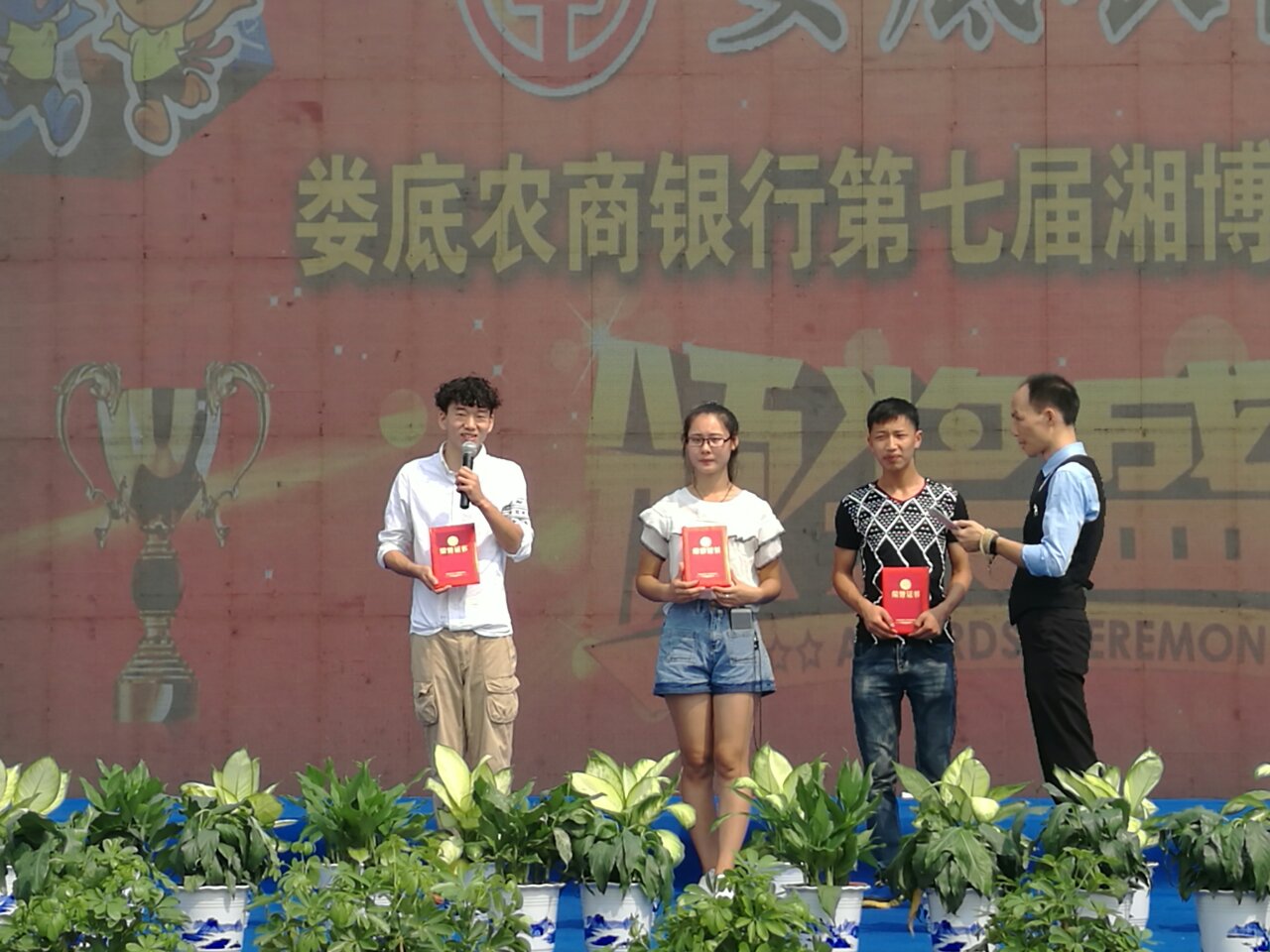 获奖代表柏若飞发表获奖感言