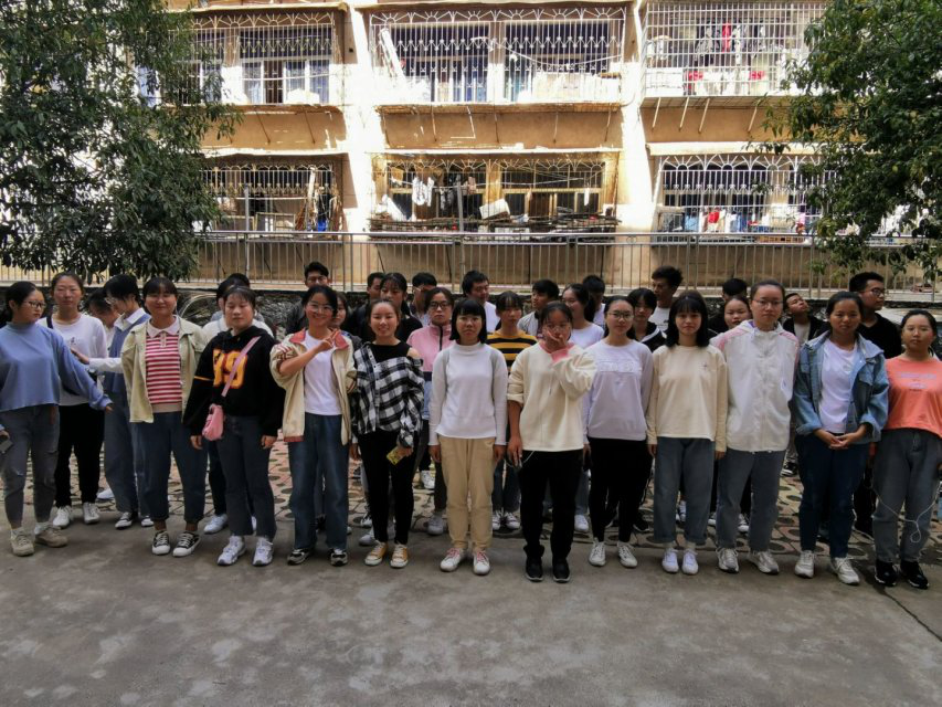 活动结束后同学们合影留念