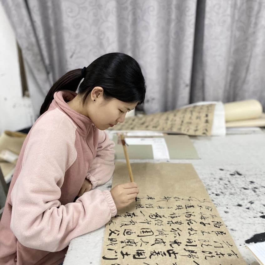 宋玉妹同学正在创作