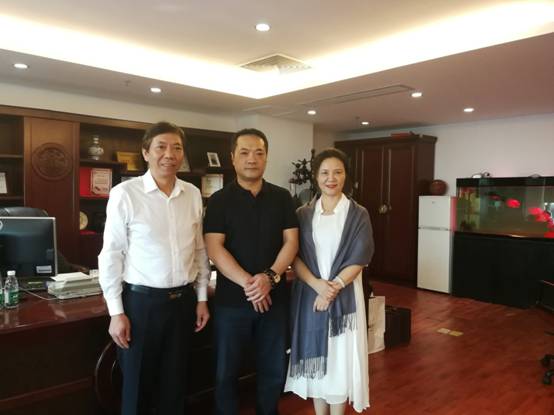 与香港彭年集团董事长彭志兵先生亲切会谈