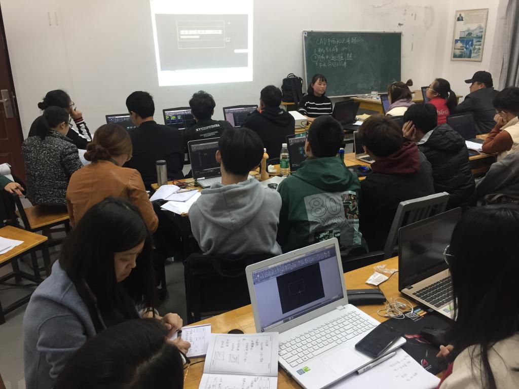 听课评课教研活动的现场(416教室)
