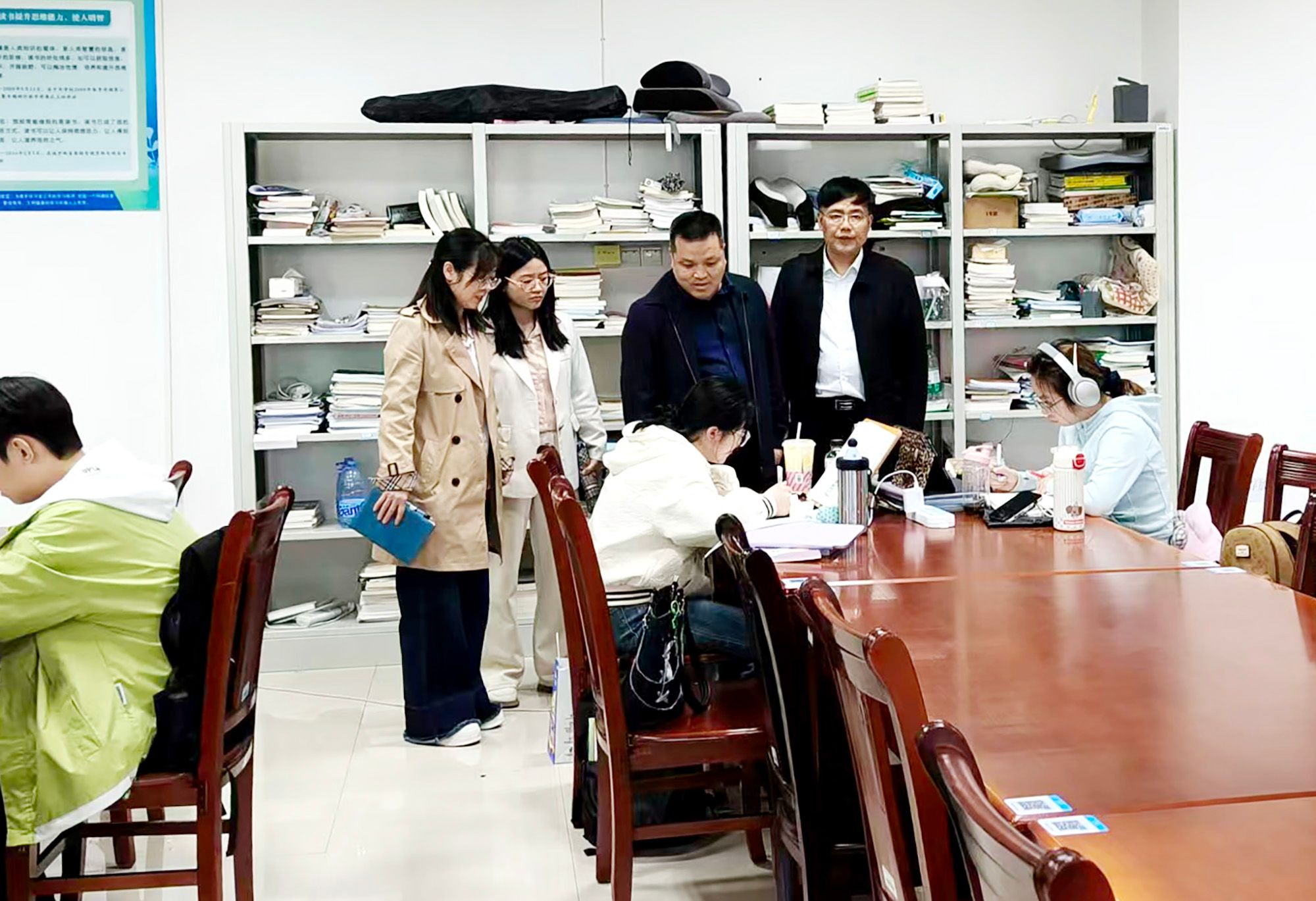 副院长唐杰深入图书馆（档案馆）调研指导工作