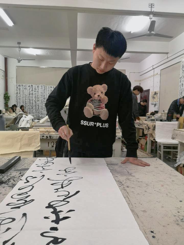 杨建涛同学正在创作