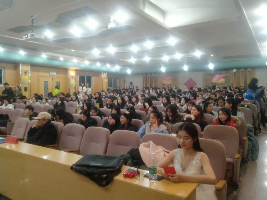 座无虚席