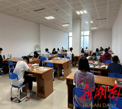 湖南人文科技学院图书馆新建第三考研自习室