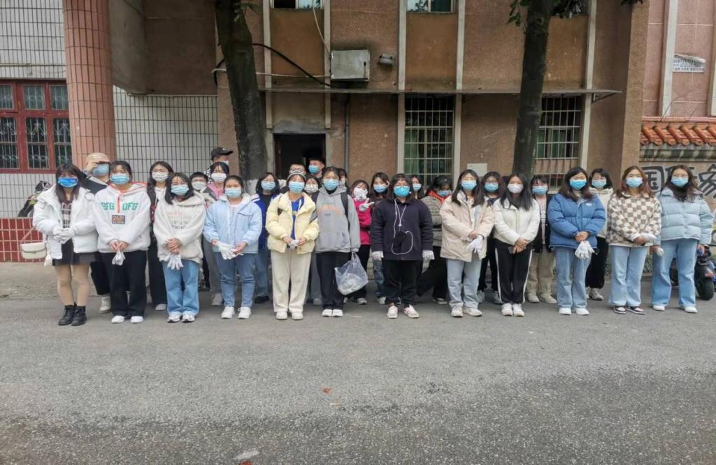 劳动后合影留念