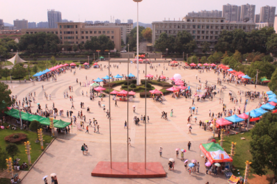 图为社团招新现场