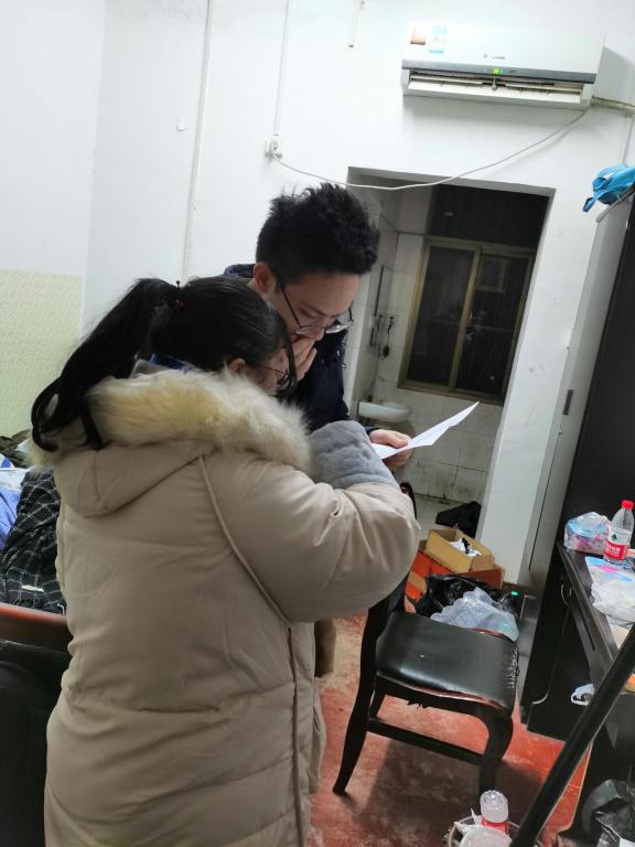 图二 生活部部长叮嘱同学们要注意用火用电安全