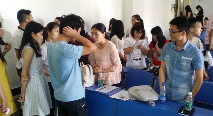交流会现场互动积极