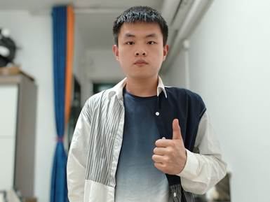 伍润福 生活照