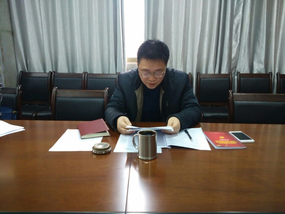 美术与设计学院党总支书记李小林同志作汇报