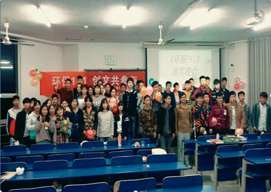 (晚会结束合影)