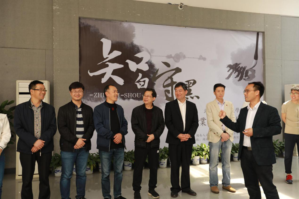 (图从左至右为彭建成、贺文彬、贺向阳、邹少灵、谢光绎、(陆序彦、蒋传存、蒋全顺)