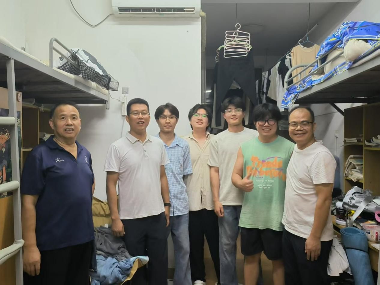 情系考研学子 暖心伴夏备考 —— 院（所）领导走访慰问暑期留校备战考研学生