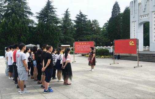 周兰副书记代表党总支发言
